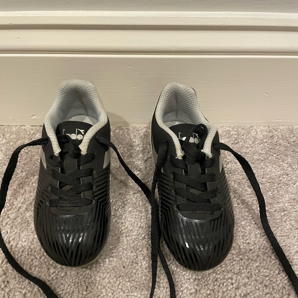 Diadora Kids soccer cleats size 10